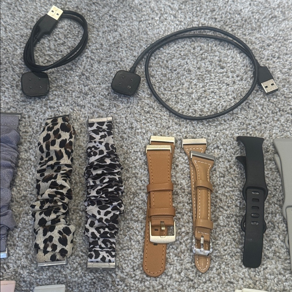 Fitbit Versa Accessory Bundle - Picture 8 of 9